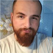 Sono un ragazzo di venti anni, vado all'università e trovo che la conoscenza debba essere la base di tutto. Amo spiegare e cercare sempre nuovi metodi per far apprendere a chi mi sta attorno